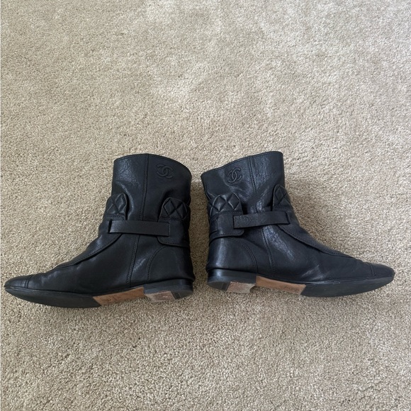 CHANEL leather boots - Picture 6 of 6